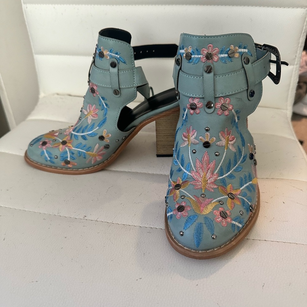 Boho style ankle booties size 6
